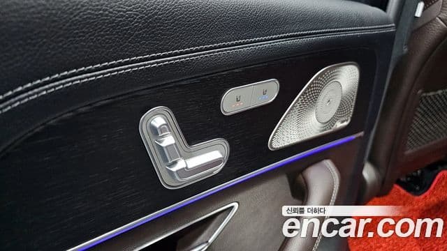 Mercedes-Benz GLS-Class 2023 — Photo 12/20