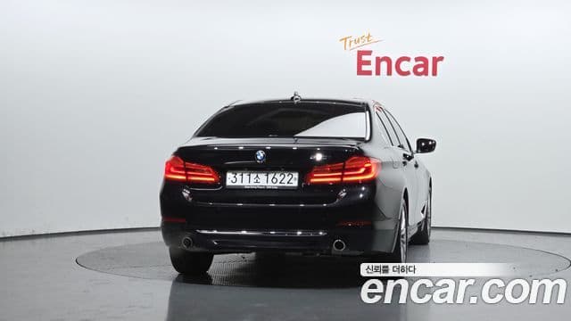 BMW 5 Series 2019 — ფოტო 4/20