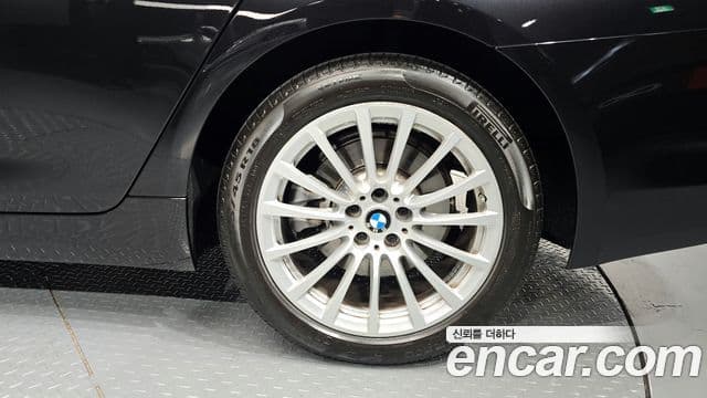 BMW 5 Series 2019 — ფოტო 5/20