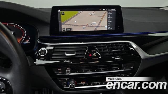 BMW 5 Series 2019 — ფოტო 16/20