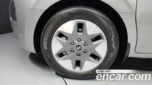 Hyundai Staria 2025 — ფოტო 5/20