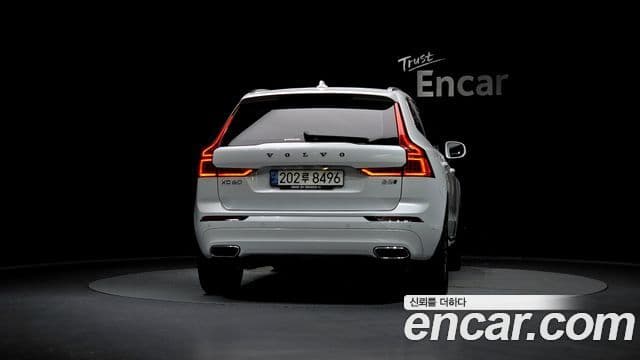 Volvo XC60 2021 — Фото 4/20