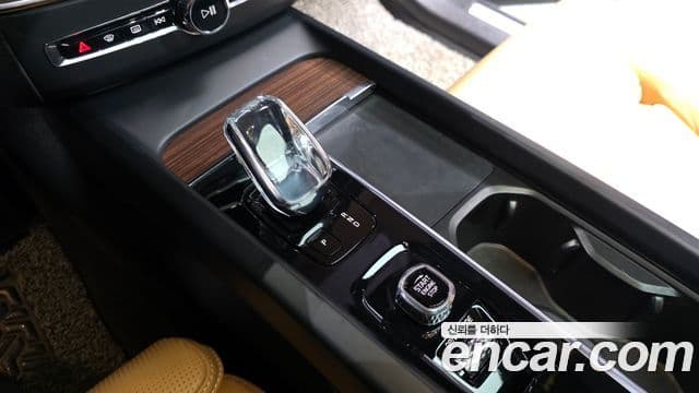 Volvo XC60 2021 — Фото 9/20