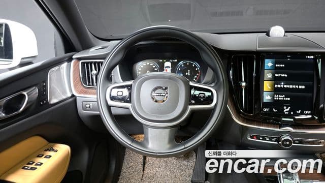 Volvo XC60 2021 — Фото 13/20