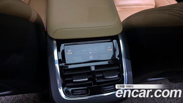 Volvo XC60 2021 — Фото 18/20