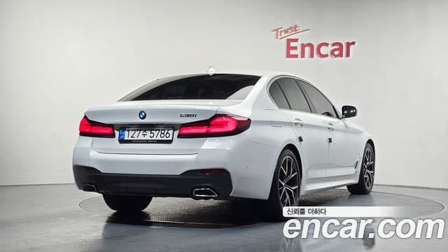 BMW 5 Series 2022 — ფოტო 19/20