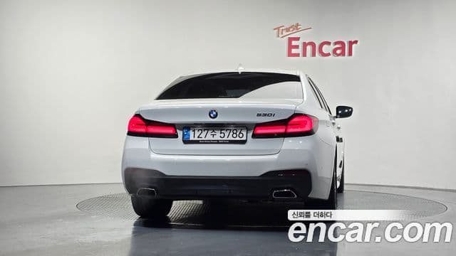 BMW 5 Series 2022 — ფოტო 18/20