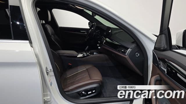 BMW 5 Series 2022 — ფოტო 20/20