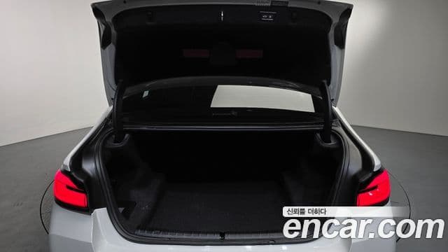 BMW 5 Series 2022 — ფოტო 17/20