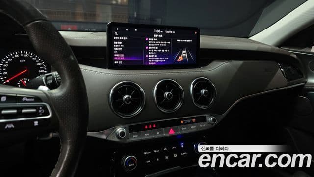 Kia Stinger 2020 — ფოტო 15/20