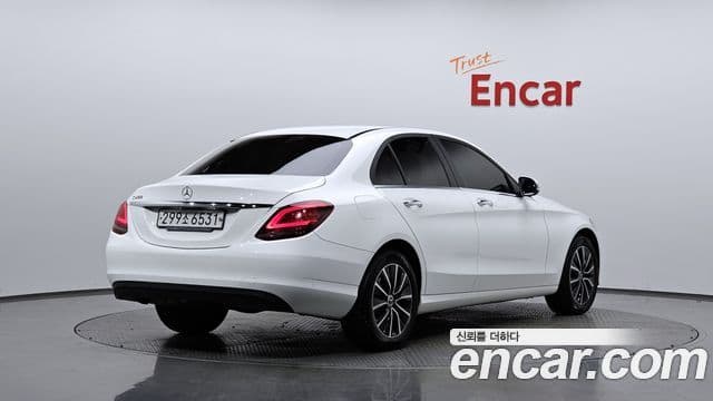 Mercedes-Benz C-Class 2019 — ფოტო 2/20