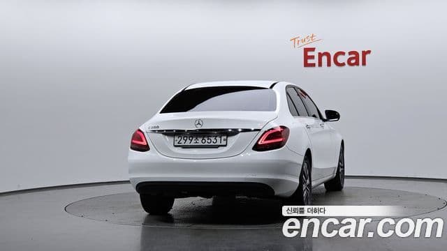 Mercedes-Benz C-Class 2019 — ფოტო 4/20