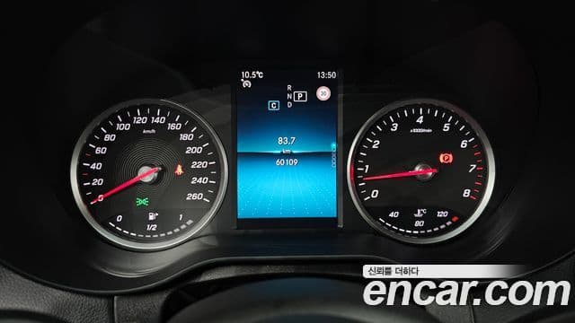 Mercedes-Benz C-Class 2019 — ფოტო 8/20
