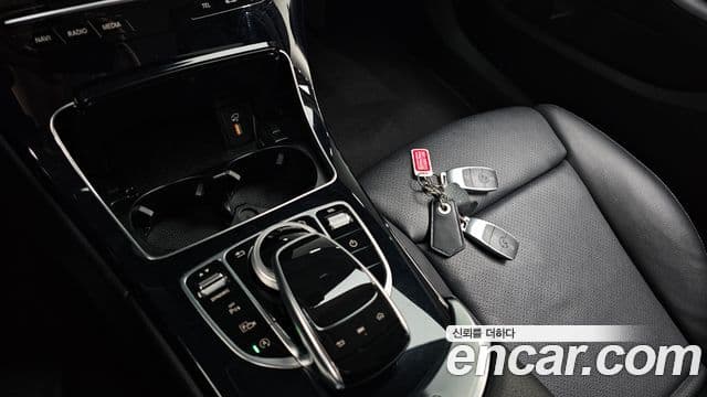 Mercedes-Benz C-Class 2019 — ფოტო 17/20