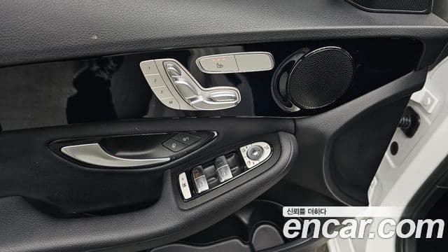 Mercedes-Benz C-Class 2019 — ფოტო 18/20