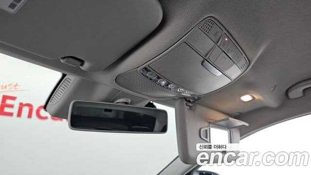 Mercedes-Benz C-Class 2019 — ფოტო 19/20