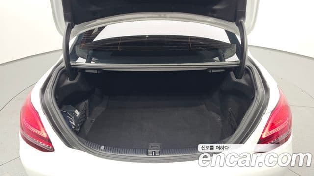 Mercedes-Benz C-Class 2019 — ფოტო 20/20