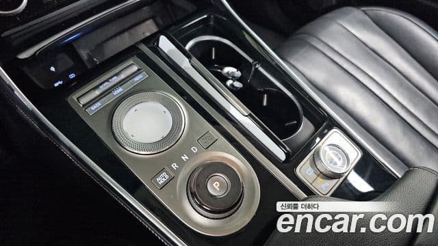 Genesis GV80 2021 — ფოტო 17/20