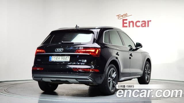 Audi Q5 2021 — ფოტო 2/20