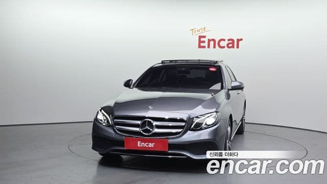 Mercedes-Benz E-Class 2018 — Photo 7/20