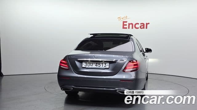 Mercedes-Benz E-Class 2018 — Photo 20/20