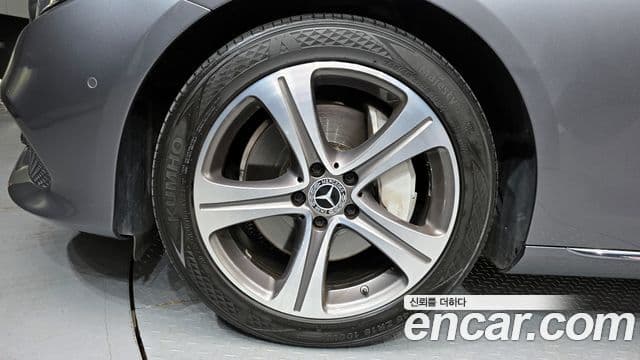 Mercedes-Benz E-Class 2018 — Photo 13/20