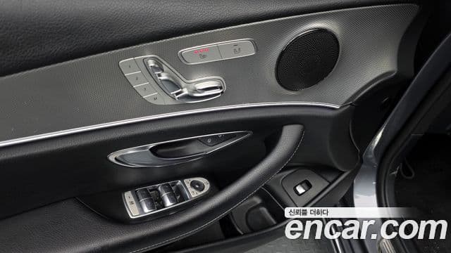 Mercedes-Benz E-Class 2018 — Photo 5/20