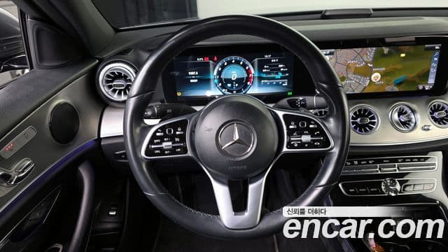 Mercedes-Benz E-Class 2018 — Photo 10/20