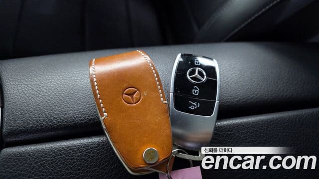 Mercedes-Benz E-Class 2018 — Photo 9/20