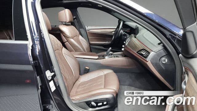 BMW 5 Series 2020 — Фото 11/20