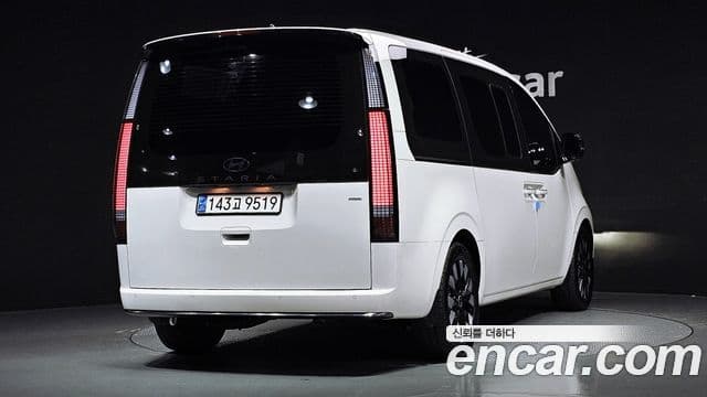 Hyundai Staria 2025 — Фото 2/20