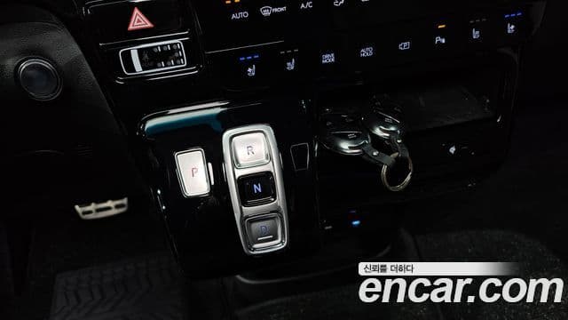 Hyundai Staria 2025 — Фото 9/20