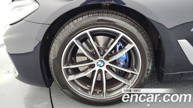 BMW 5 Series 2022 — Photo 18/20