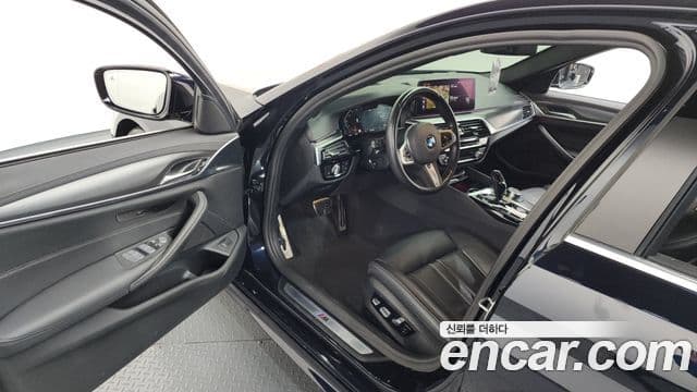 BMW 5 Series 2022 — Photo 12/20