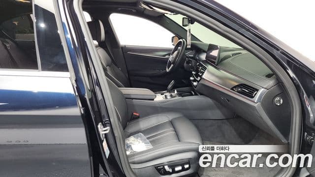 BMW 5 Series 2022 — Photo 15/20