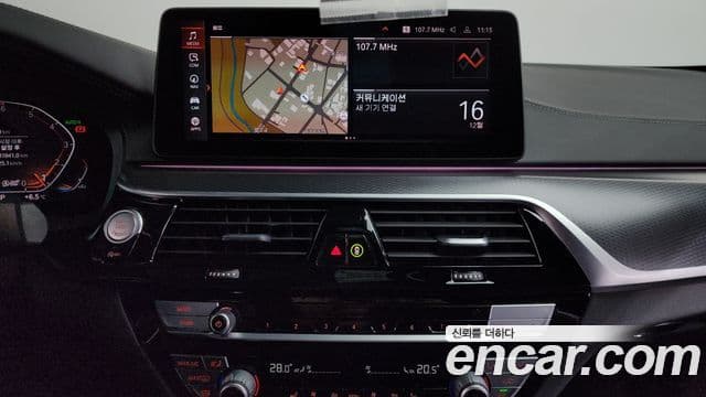 BMW 5 Series 2022 — Photo 17/20