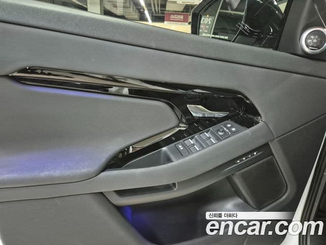Land Rover Range Rover Evoque 2025 — ფოტო 8/20