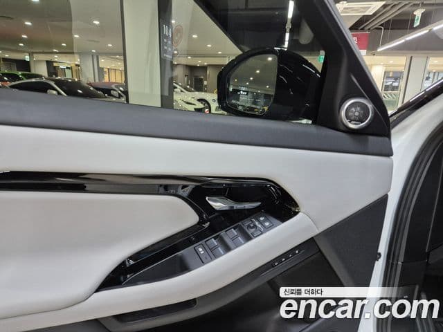 Land Rover Range Rover Evoque 2025 — ფოტო 16/20