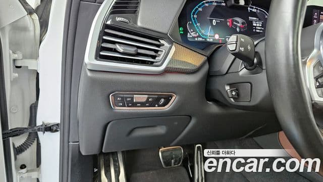 BMW X5 2020 — ფოტო 16/20