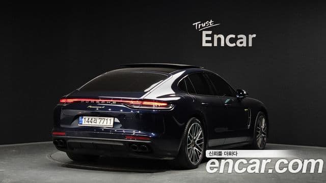 Porsche Panamera 2023 — ფოტო 2/20