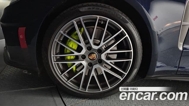 Porsche Panamera 2023 — ფოტო 5/20