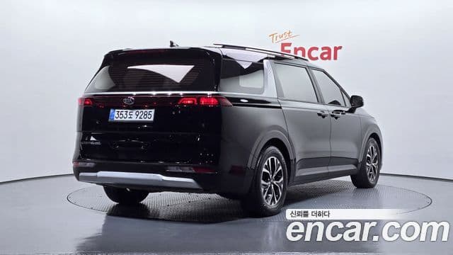 Kia Carnival 2021 — ფოტო 2/20