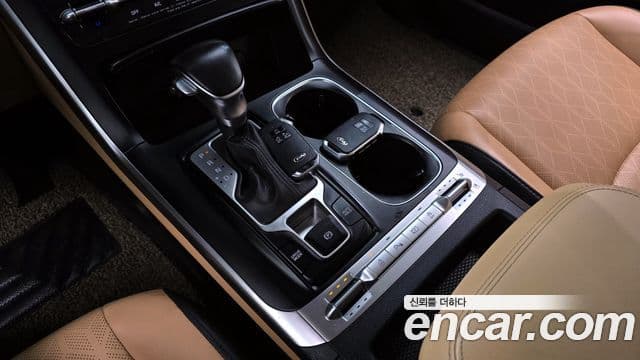 Kia Carnival 2021 — ფოტო 8/20