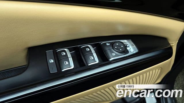 Kia Carnival 2021 — ფოტო 18/20