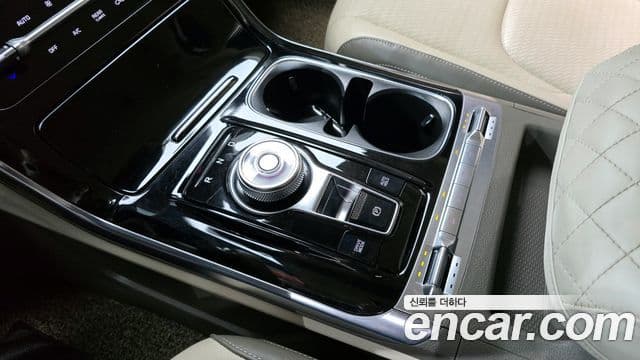 Kia Carnival 2021 — Фото 8/20