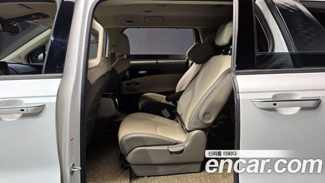 Kia Carnival 2021 — Фото 12/20