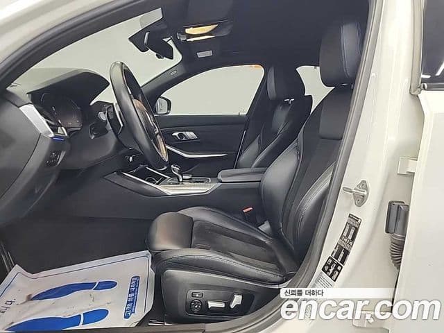 BMW 3 Series 2021 — Photo 18/19