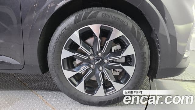 Kia Carnival 2023 — Фото 4/20