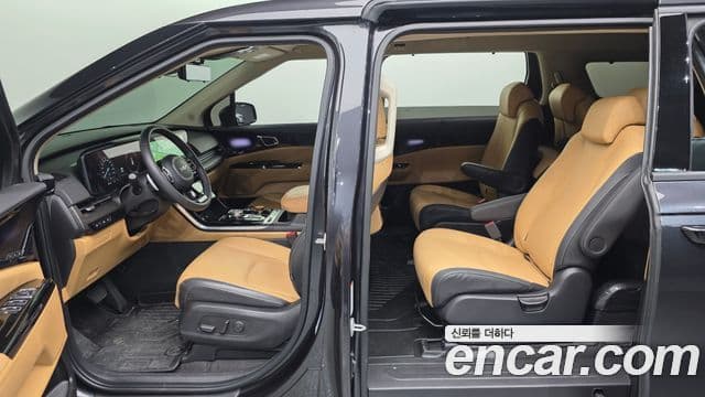 Kia Carnival 2023 — Фото 17/20