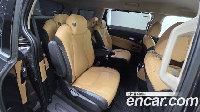 Kia Carnival 2023 — Фото 19/20